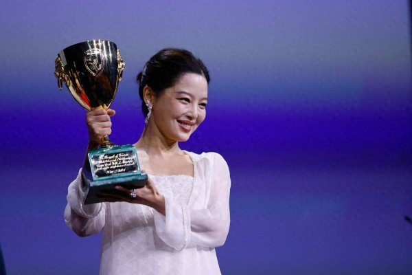 鑫配资官网 辛芷蕾终遭反噬：面对梁婷的5000字檄文，她真认怂假偿还